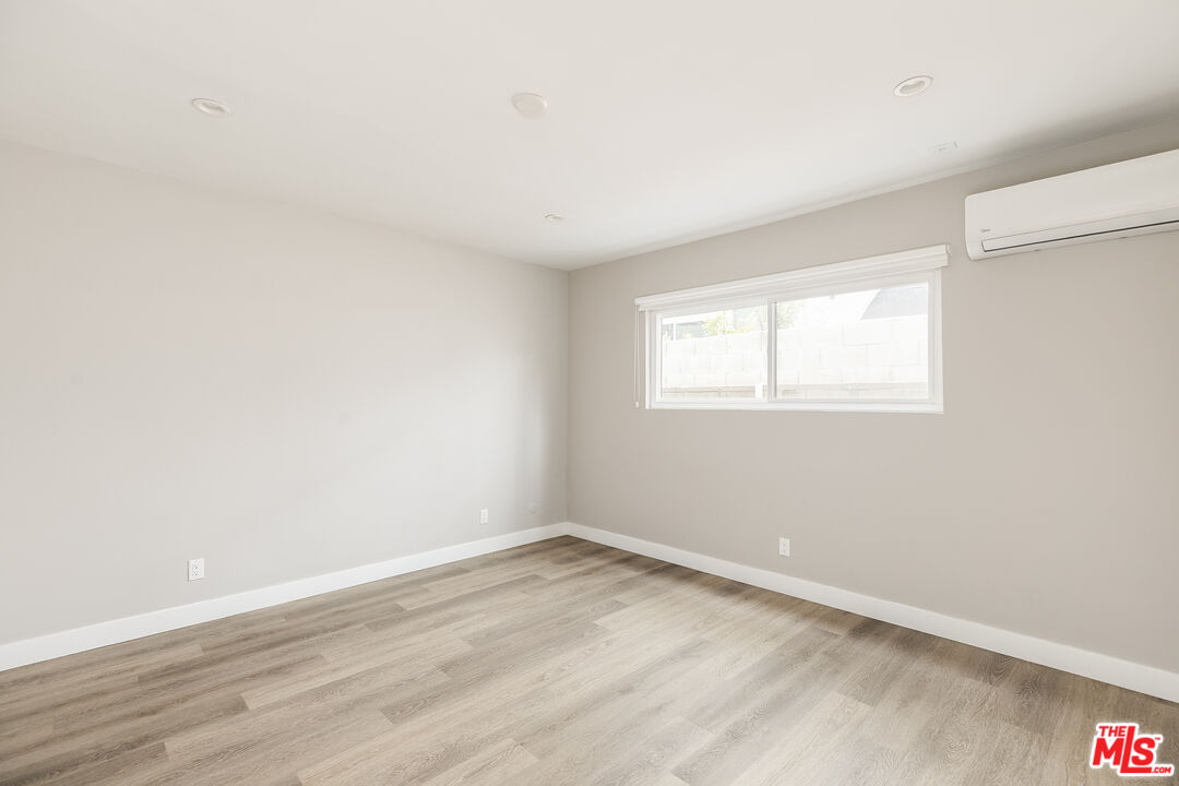 1307 Tamarind Ave Unit: 2