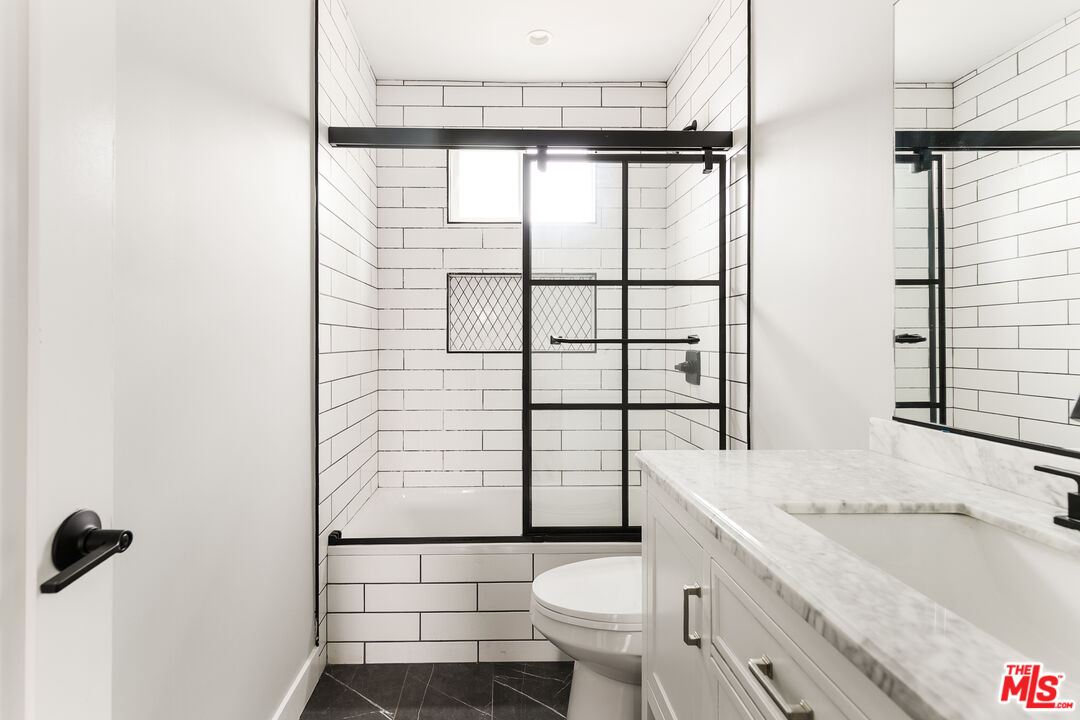 1307 Tamarind Ave Unit: 2