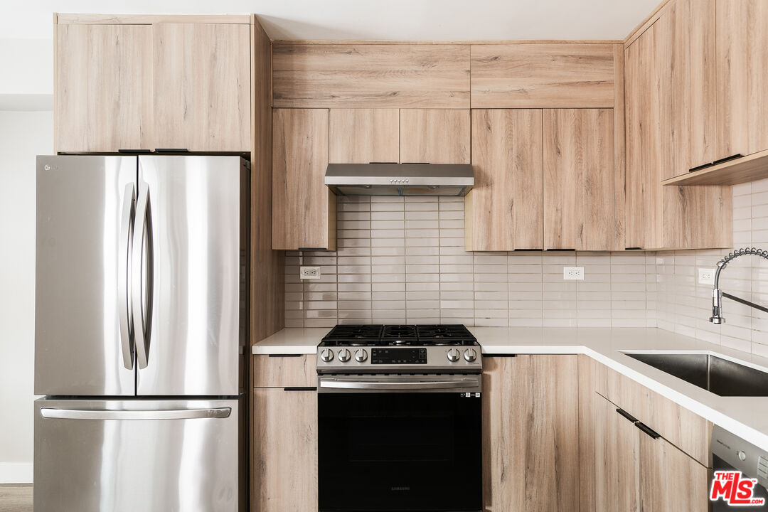 1307 Tamarind Ave Unit: 2