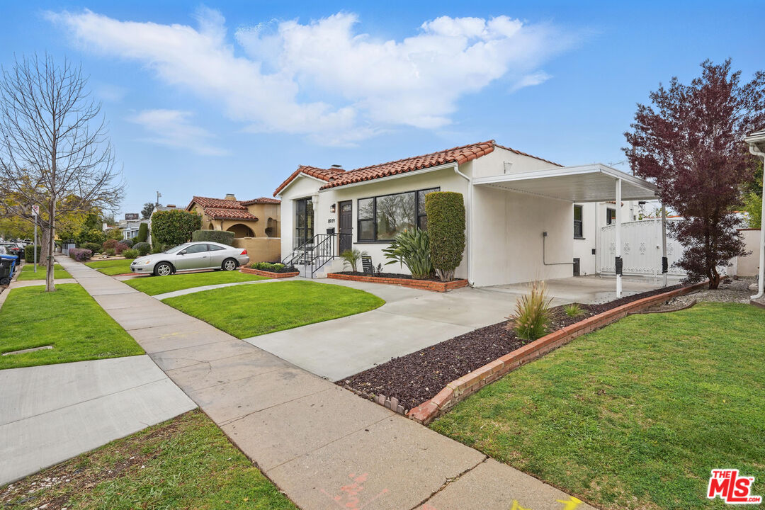 8919 Beverlywood St