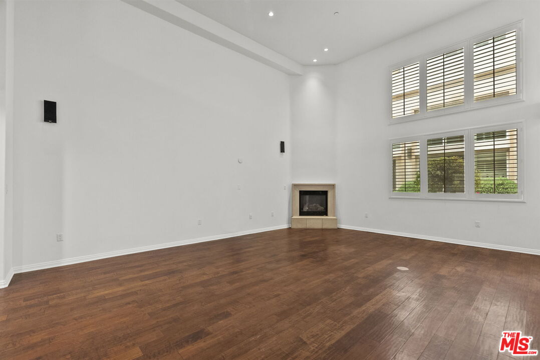 7403 S Sepulveda Blvd Unit: 108