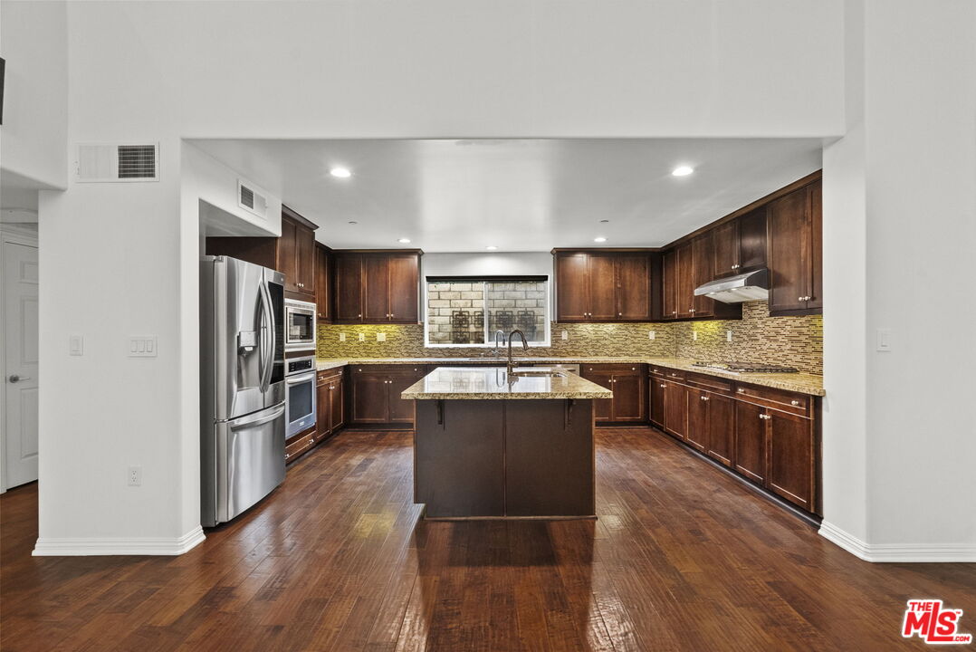 7403 S Sepulveda Blvd Unit: 108