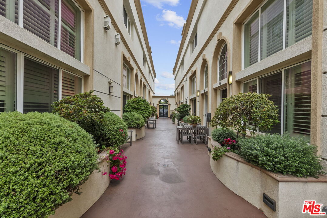 7403 S Sepulveda Blvd Unit: 108