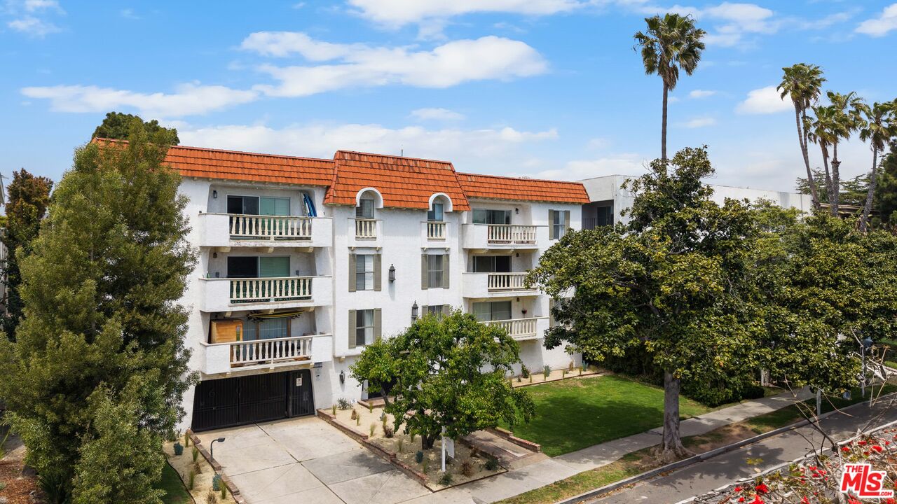 605 San Vicente Blvd Unit: 206