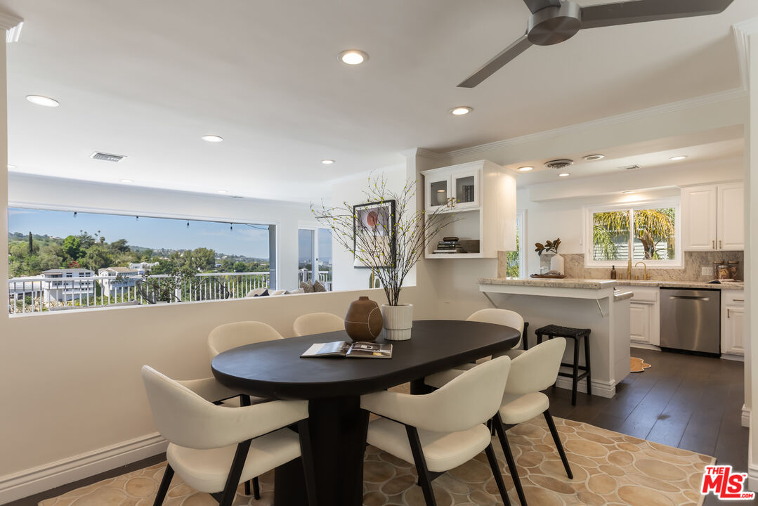 3819 Sunswept Dr