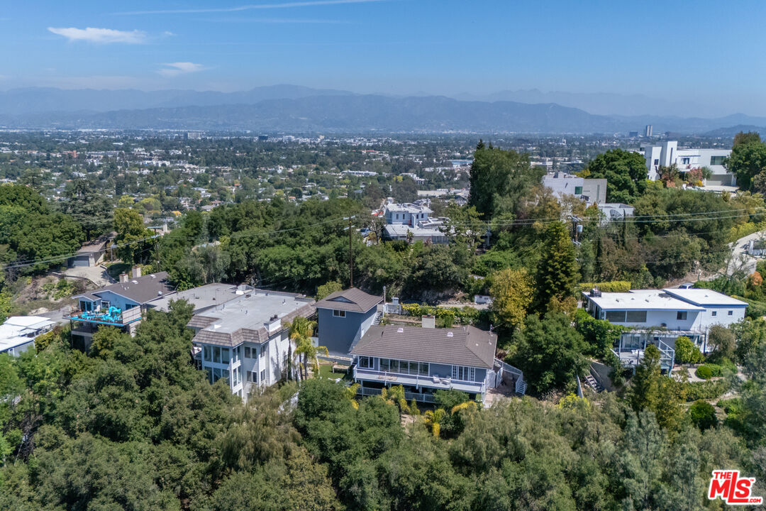 3819 Sunswept Dr