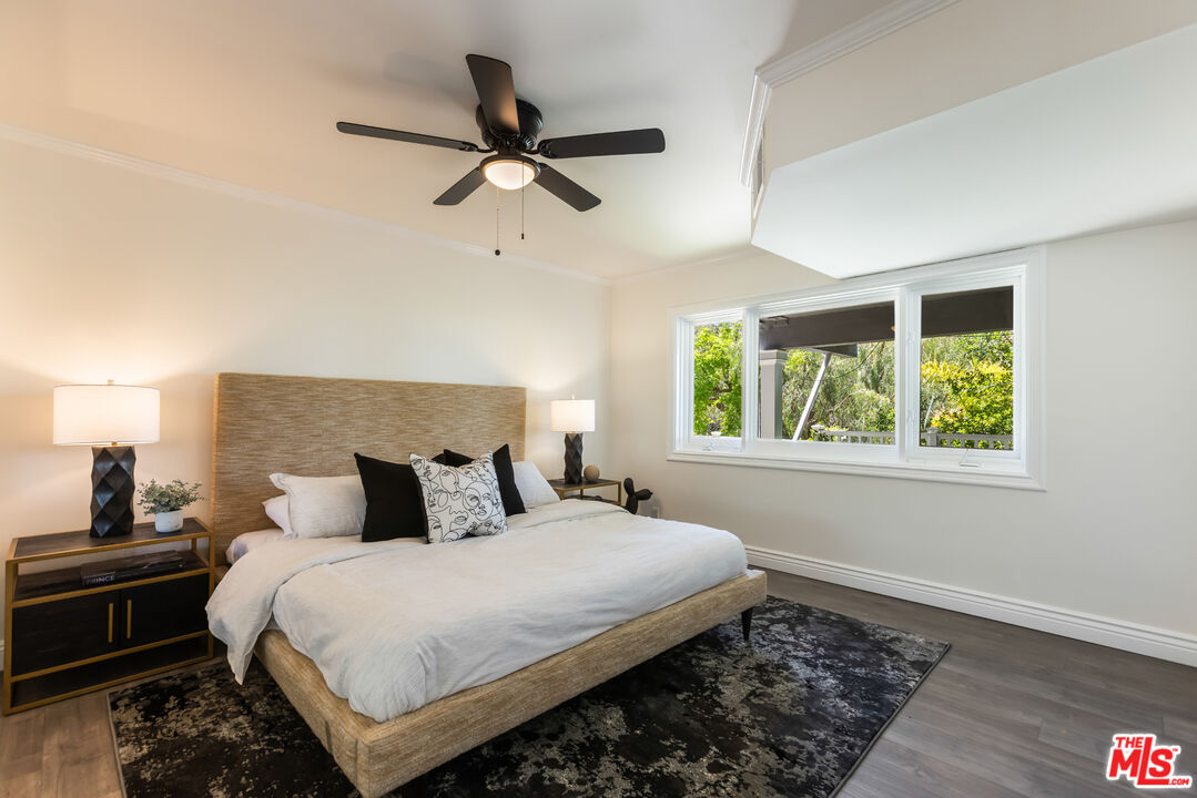 3819 Sunswept Dr