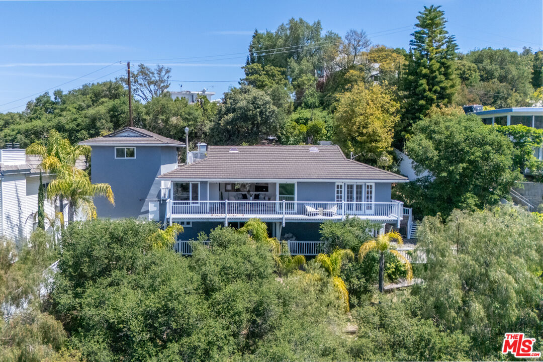 3819 Sunswept Dr