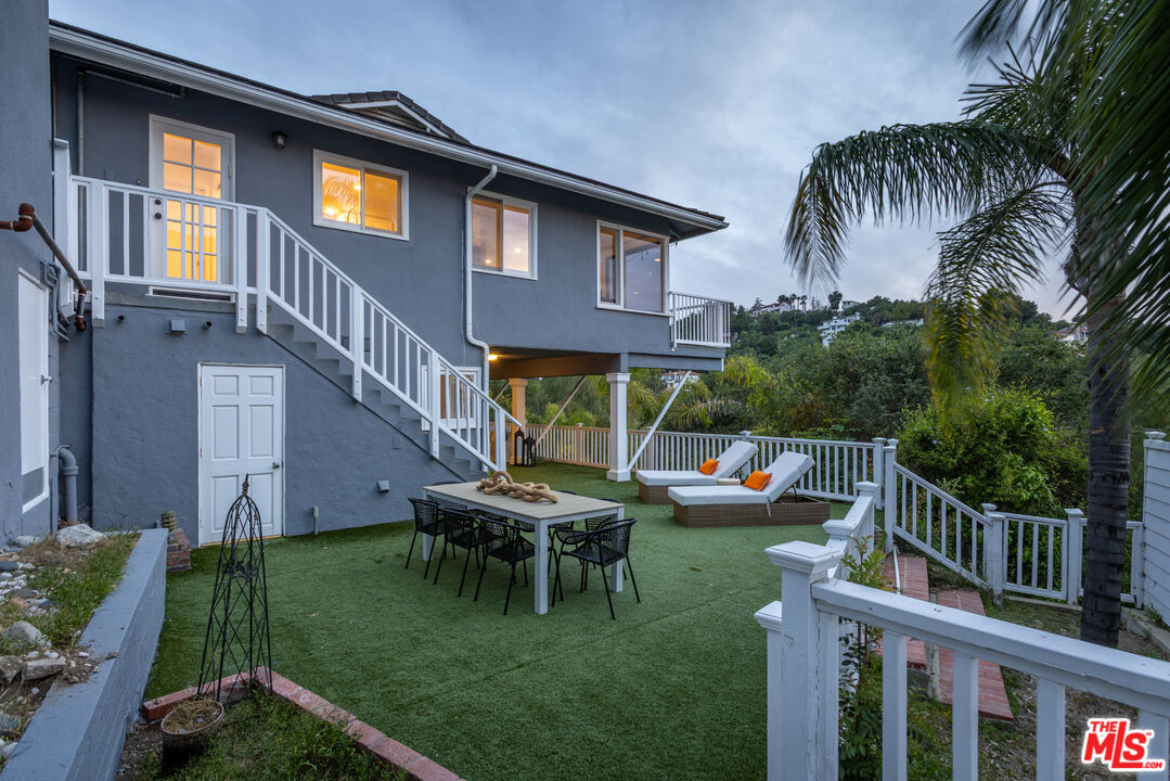 3819 Sunswept Dr
