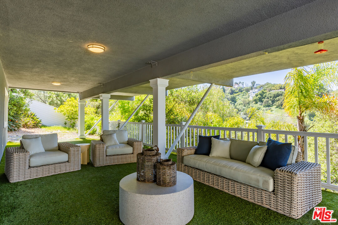 3819 Sunswept Dr