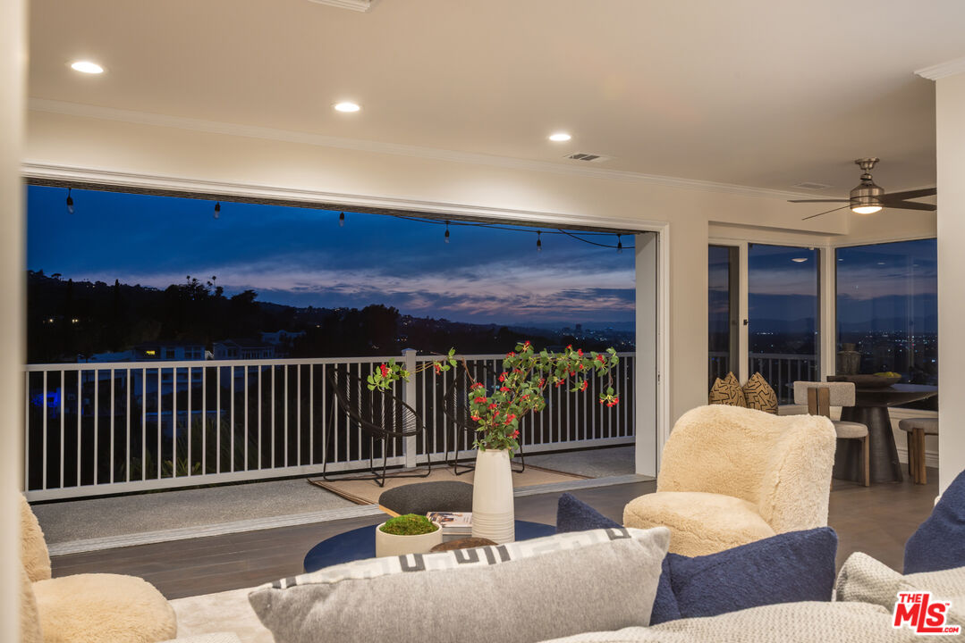 3819 Sunswept Dr