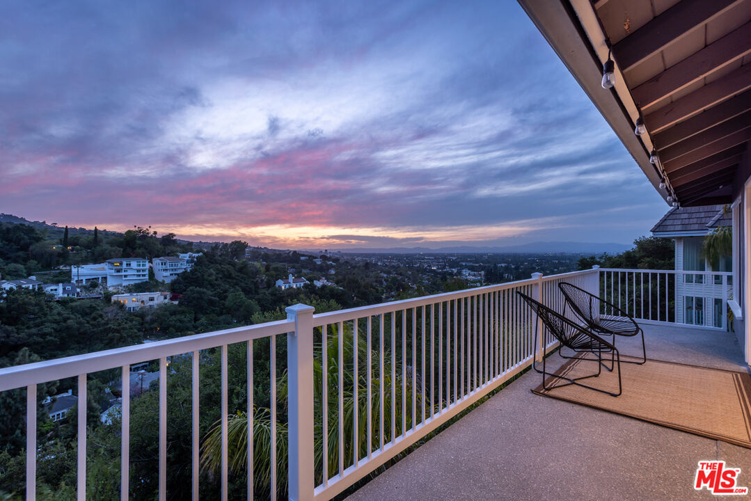 3819 Sunswept Dr