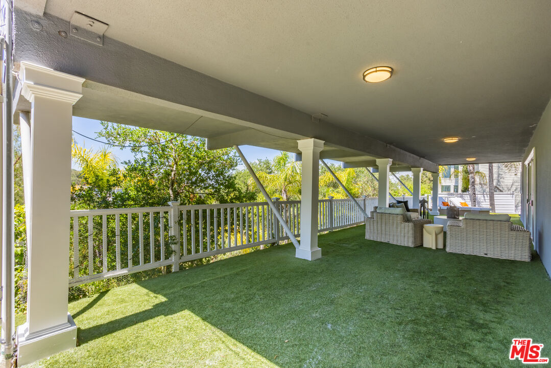 3819 Sunswept Dr