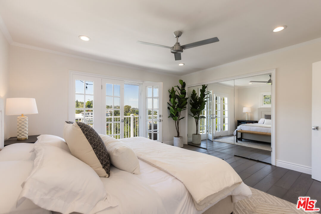 3819 Sunswept Dr