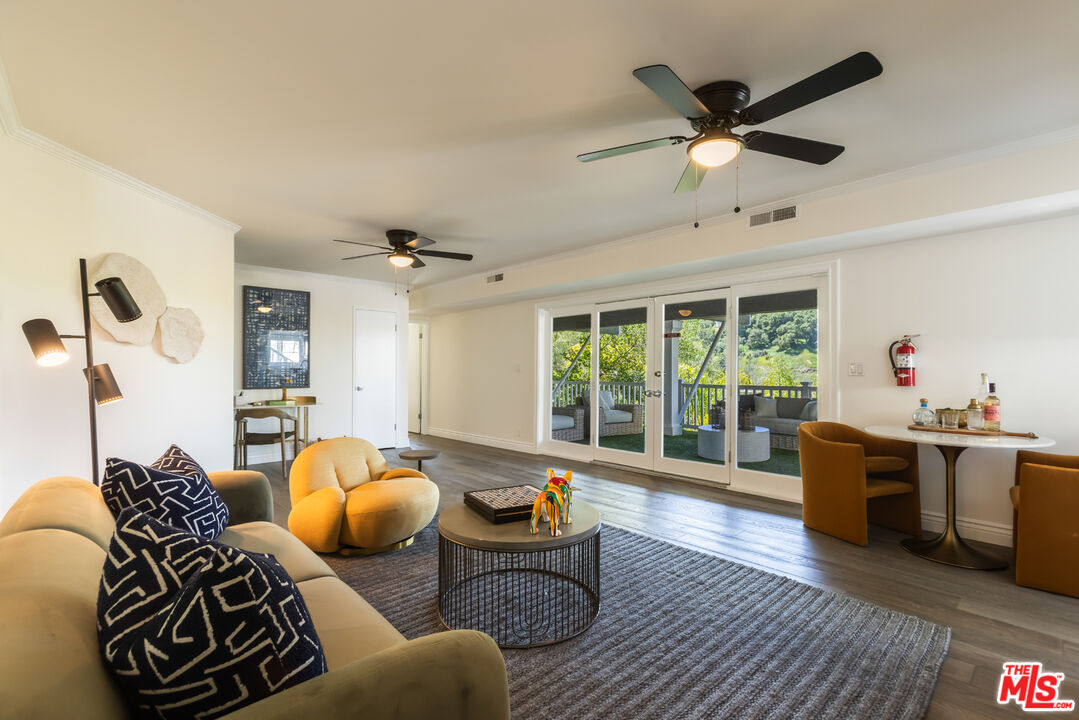 3819 Sunswept Dr