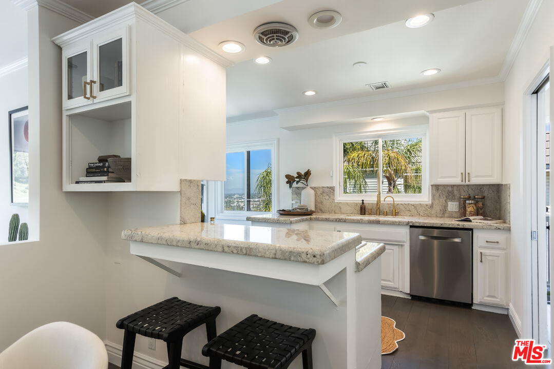 3819 Sunswept Dr