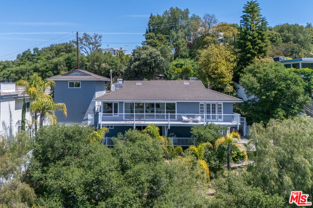 3819 Sunswept Dr