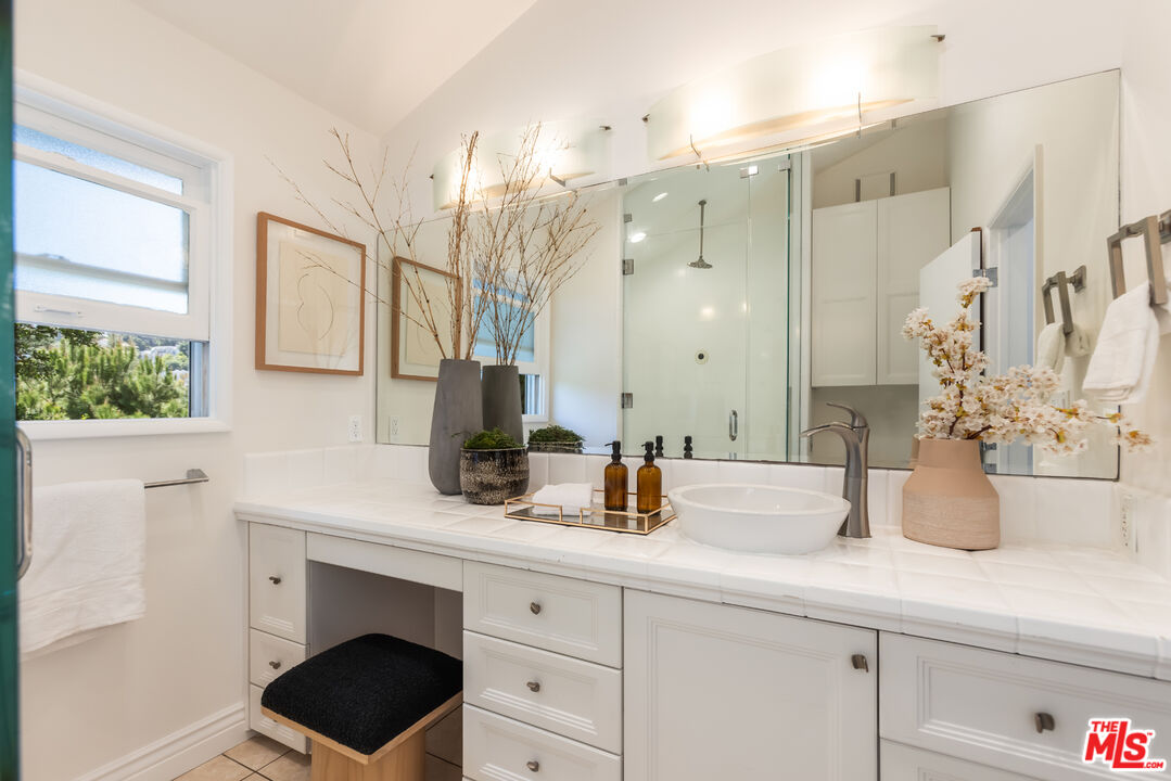 3819 Sunswept Dr