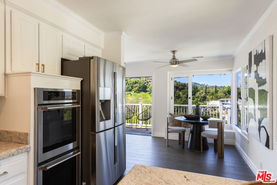 3819 Sunswept Dr