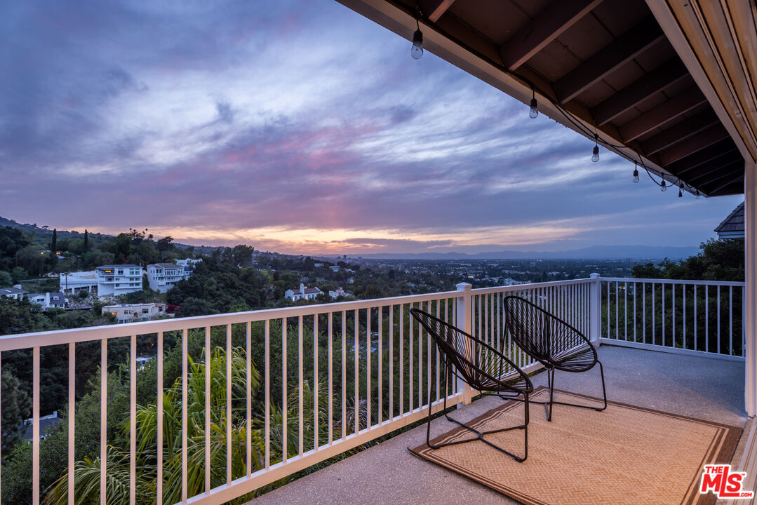 3819 Sunswept Dr