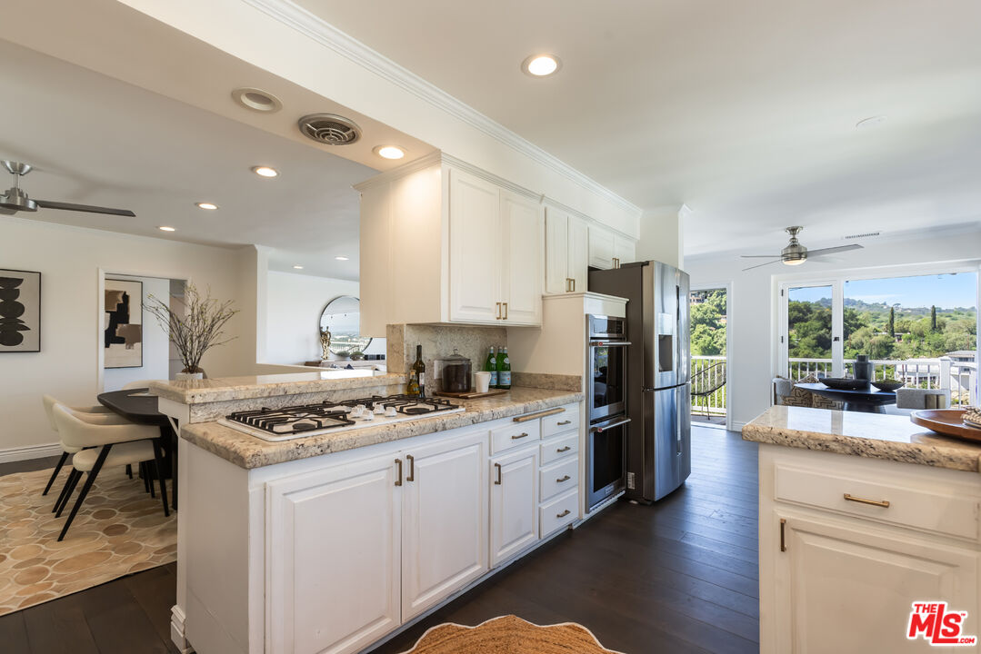 3819 Sunswept Dr