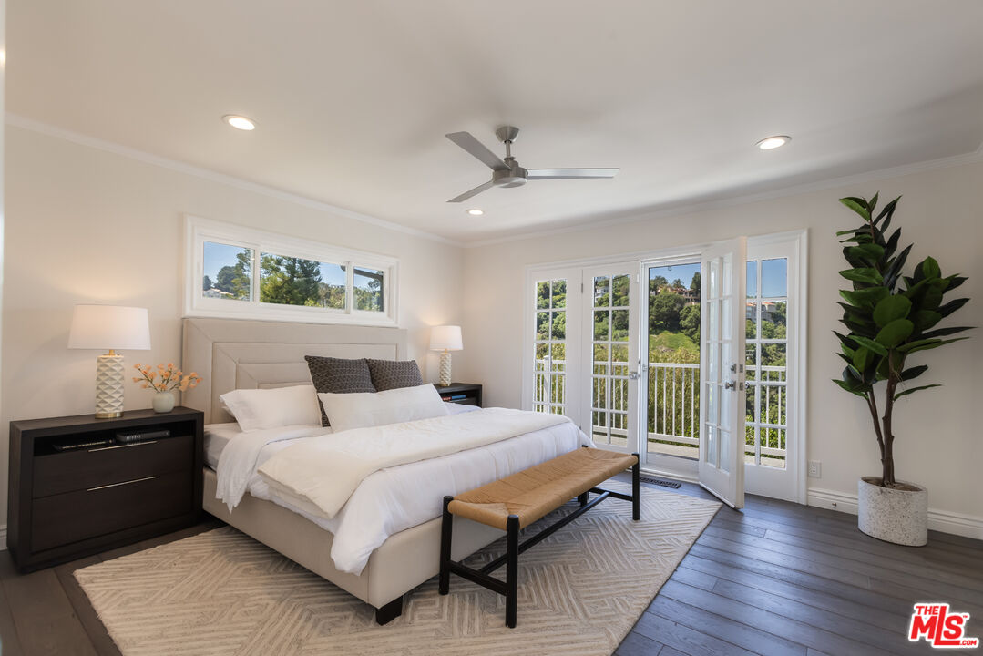 3819 Sunswept Dr