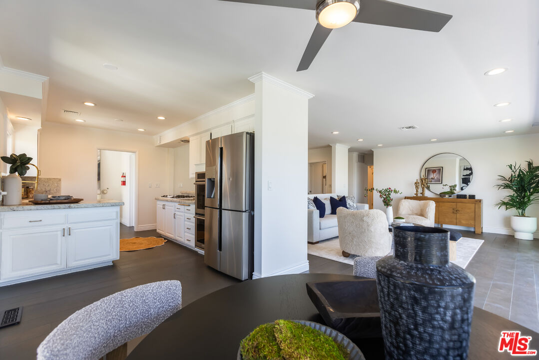 3819 Sunswept Dr