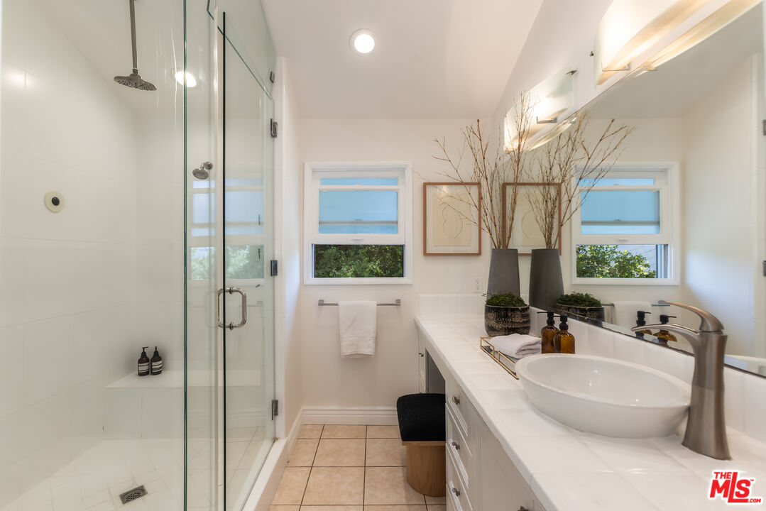 3819 Sunswept Dr