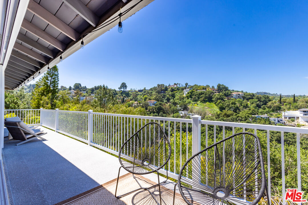 3819 Sunswept Dr