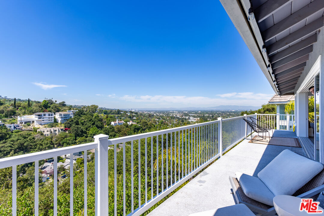 3819 Sunswept Dr