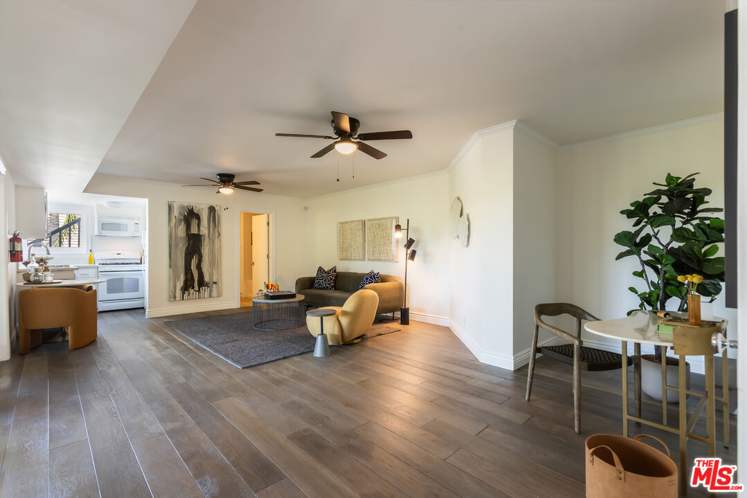 3819 Sunswept Dr