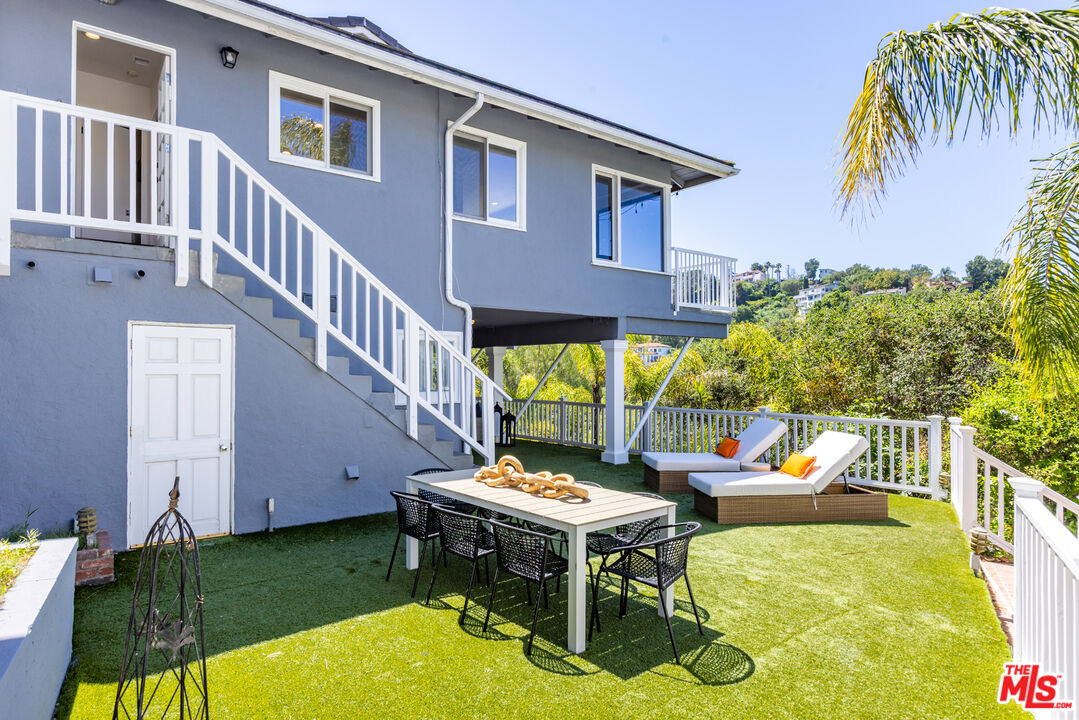 3819 Sunswept Dr