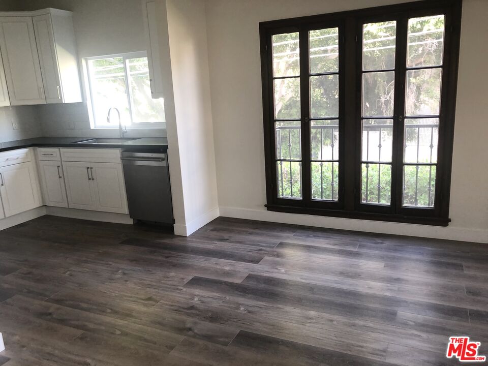 851 N Alfred St Unit: 1/2