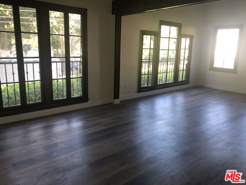 851 N Alfred St Unit: 1/2