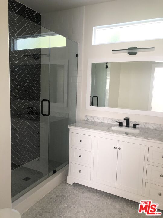 851 N Alfred St Unit: 1/2