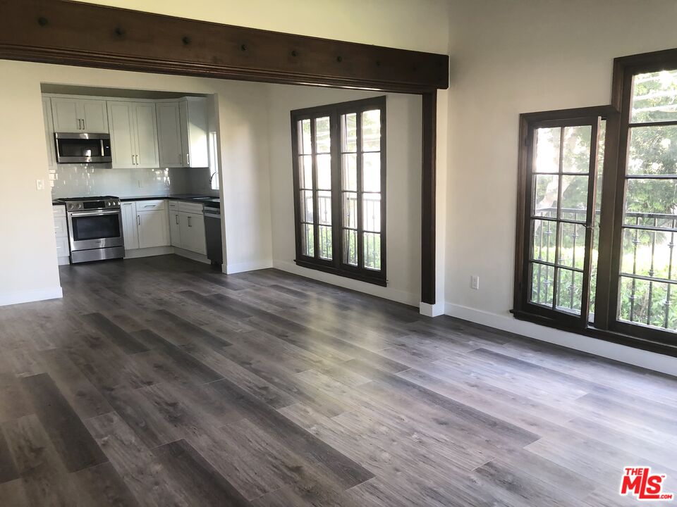 851 N Alfred St Unit: 1/2