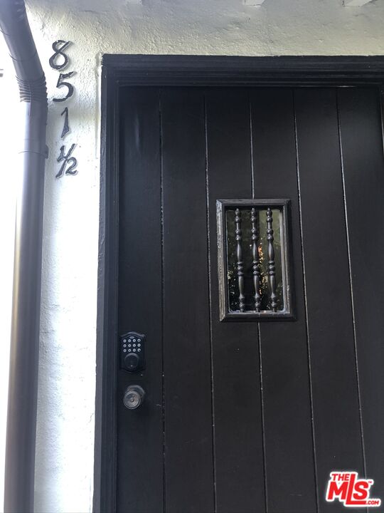 851 N Alfred St Unit: 1/2