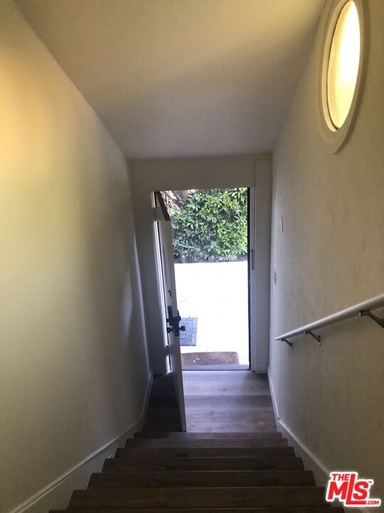 851 N Alfred St Unit: 1/2