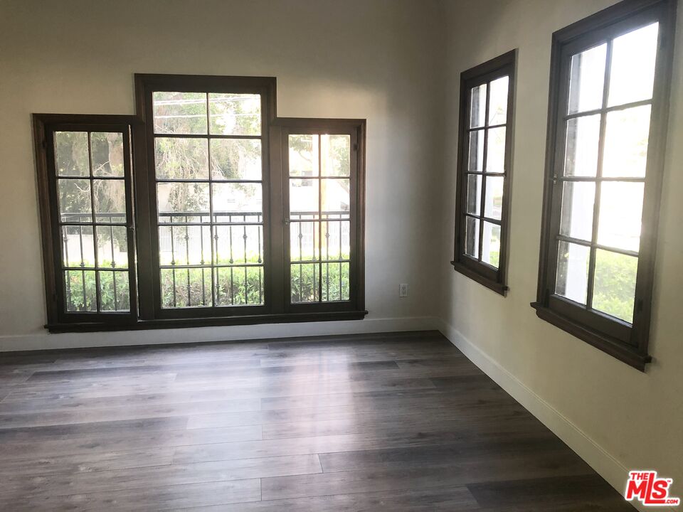 851 N Alfred St Unit: 1/2