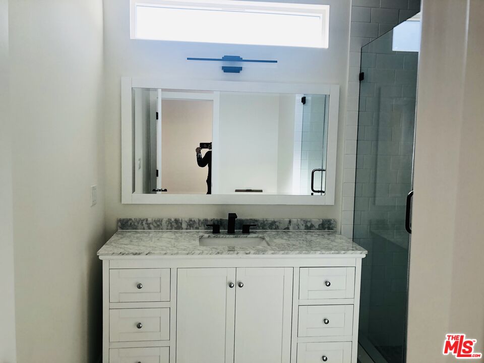 851 N Alfred St Unit: 1/2