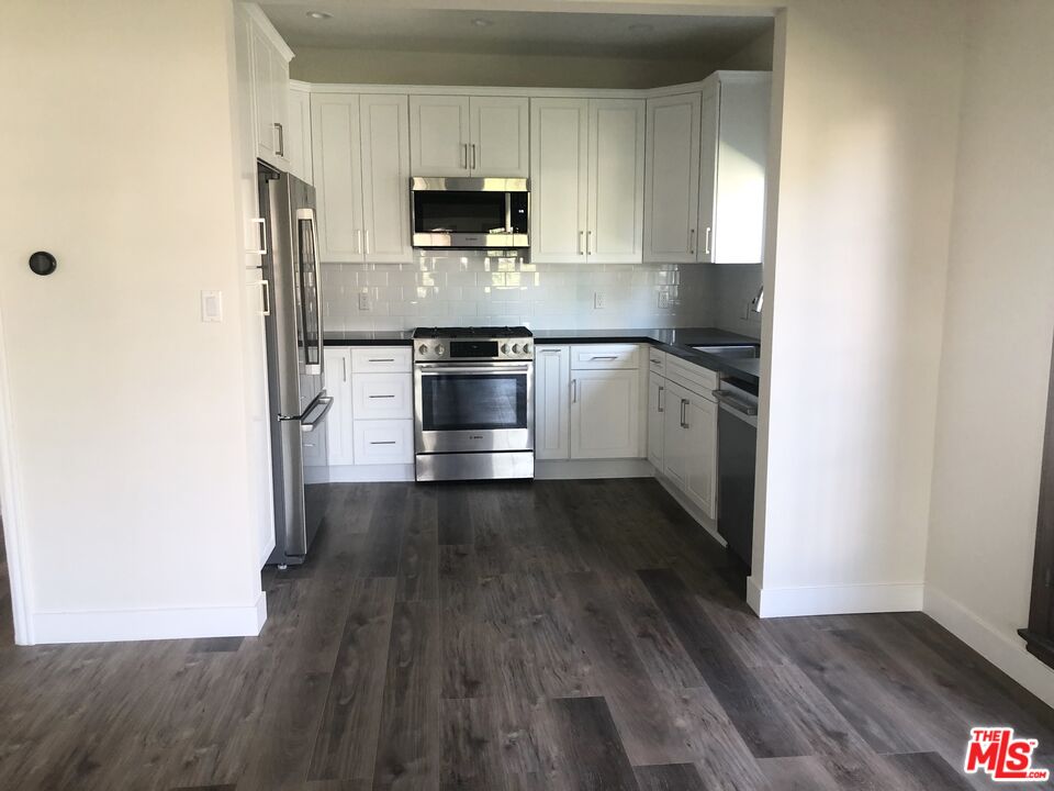 851 N Alfred St Unit: 1/2