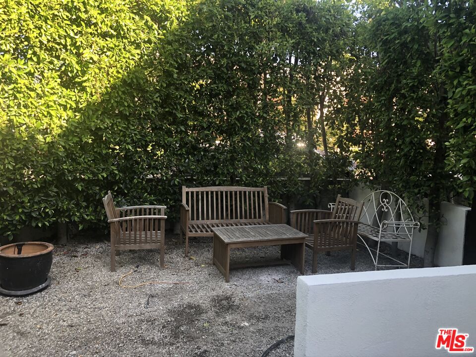 851 N Alfred St Unit: 1/2