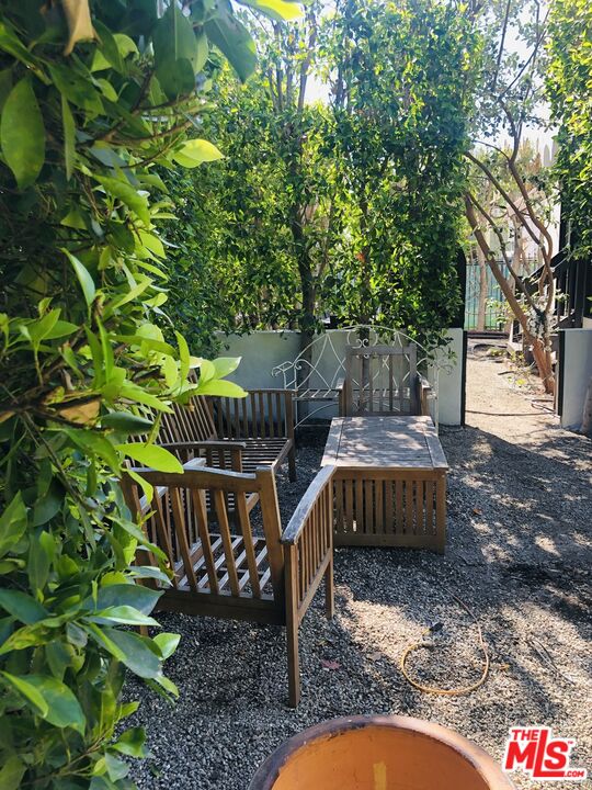 851 N Alfred St Unit: 1/2