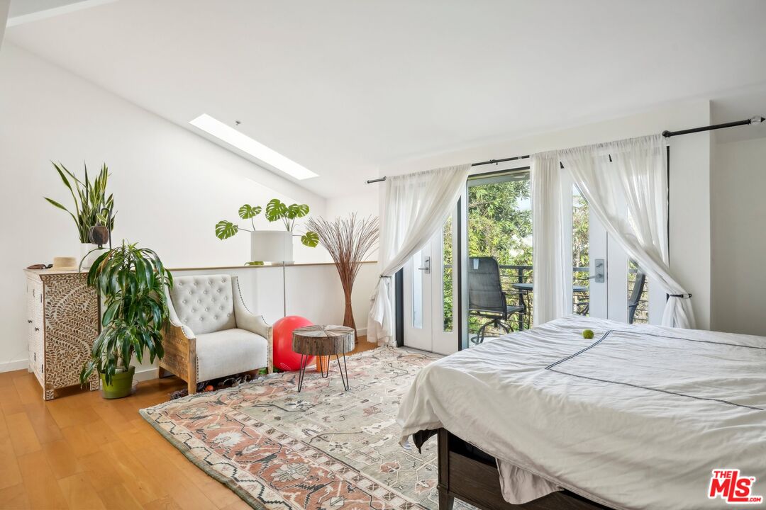 815 Hampton Dr Unit: 3