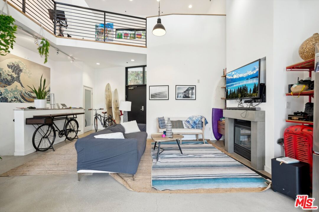 815 Hampton Dr Unit: 3
