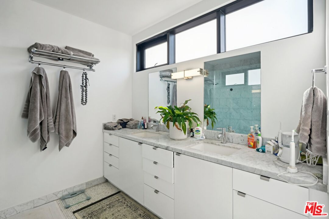 815 Hampton Dr Unit: 3