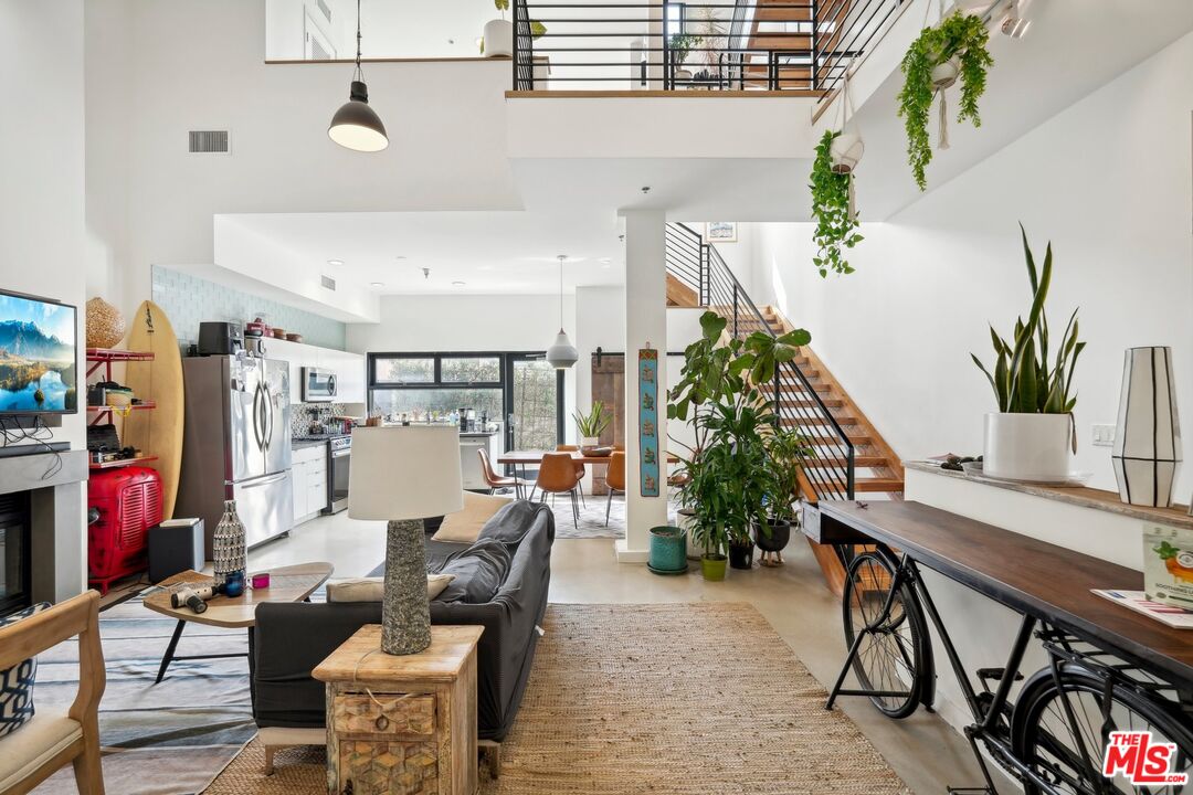 815 Hampton Dr Unit: 3