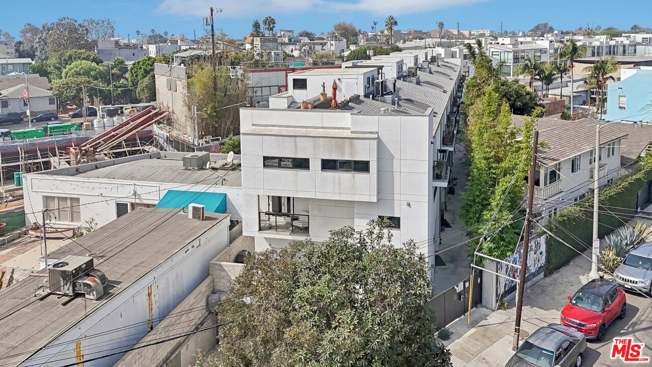 815 Hampton Dr Unit: 3