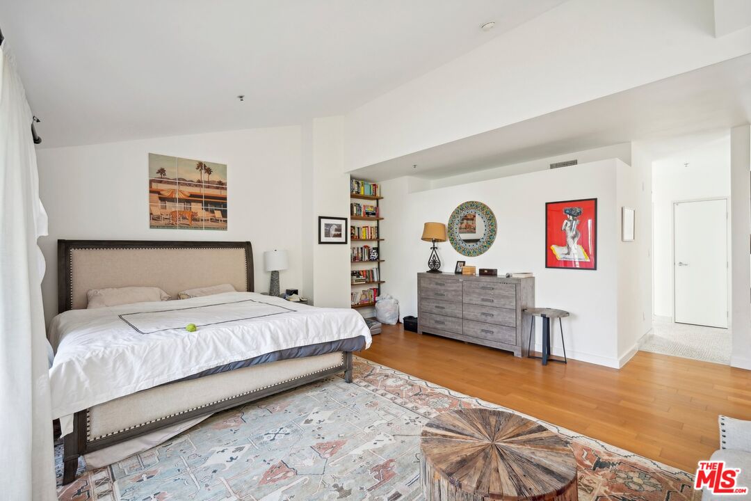 815 Hampton Dr Unit: 3
