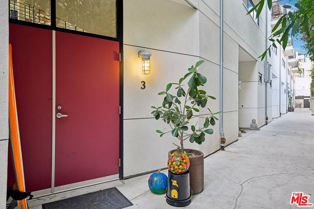 815 Hampton Dr Unit: 3